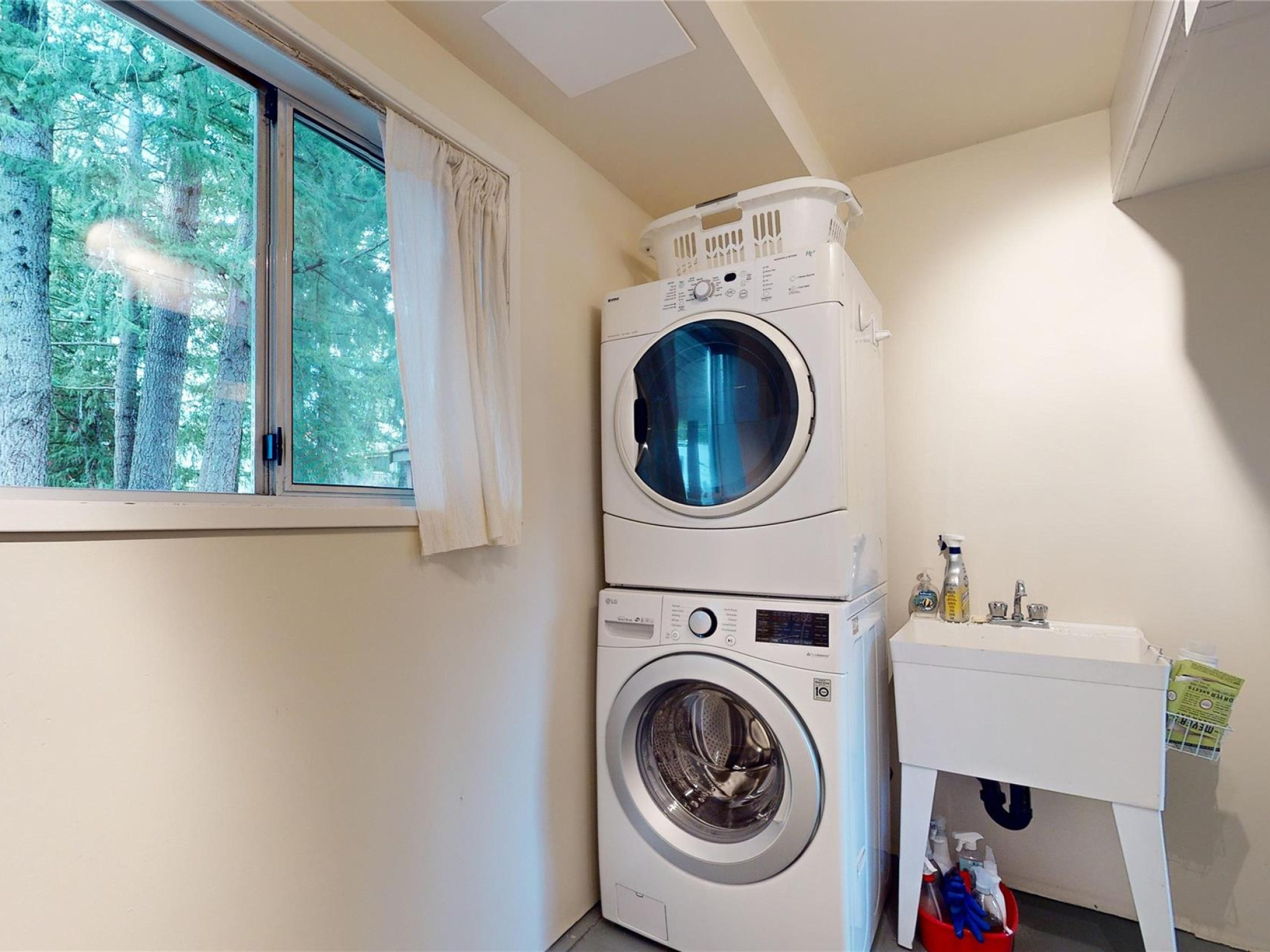 7389 Harrow Road image 34