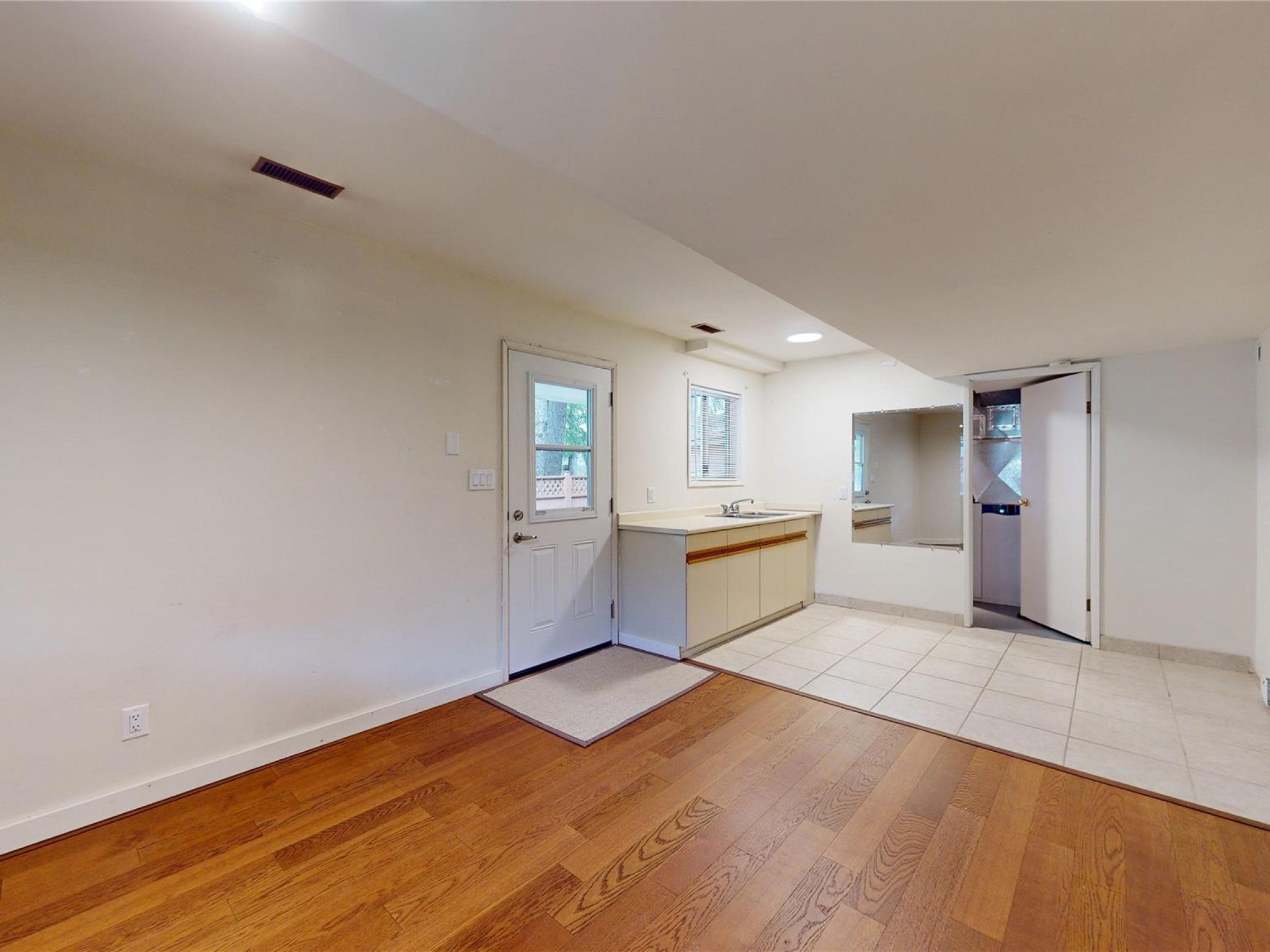 7389 Harrow Road image 36