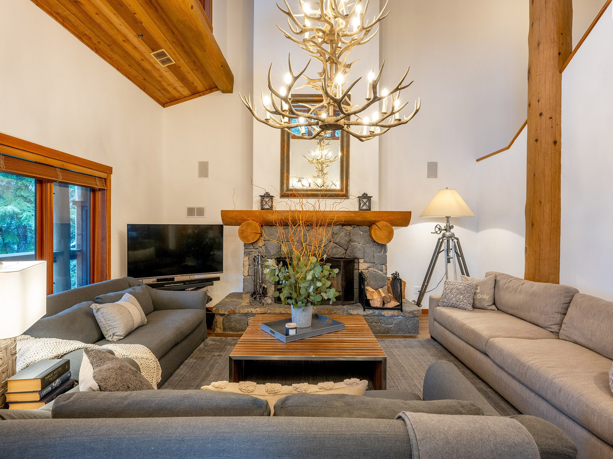 3-2250 Nordic Drive image 0