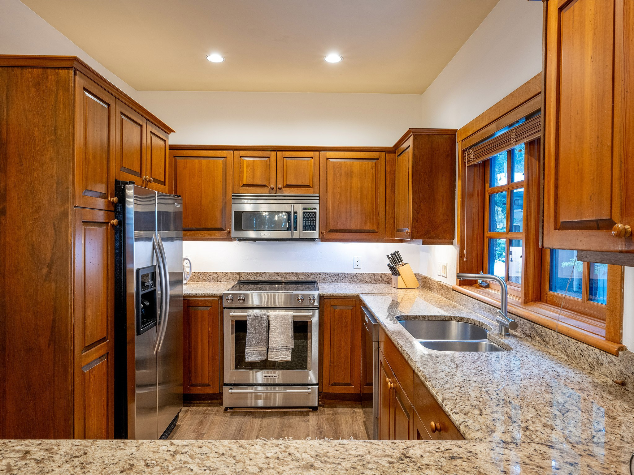 3-2250 Nordic Drive image 9