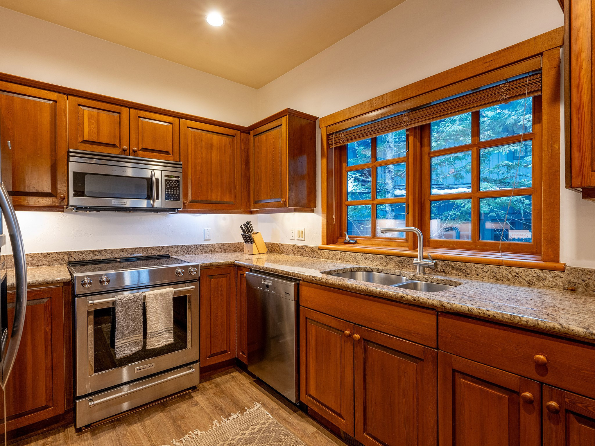 3-2250 Nordic Drive image 10