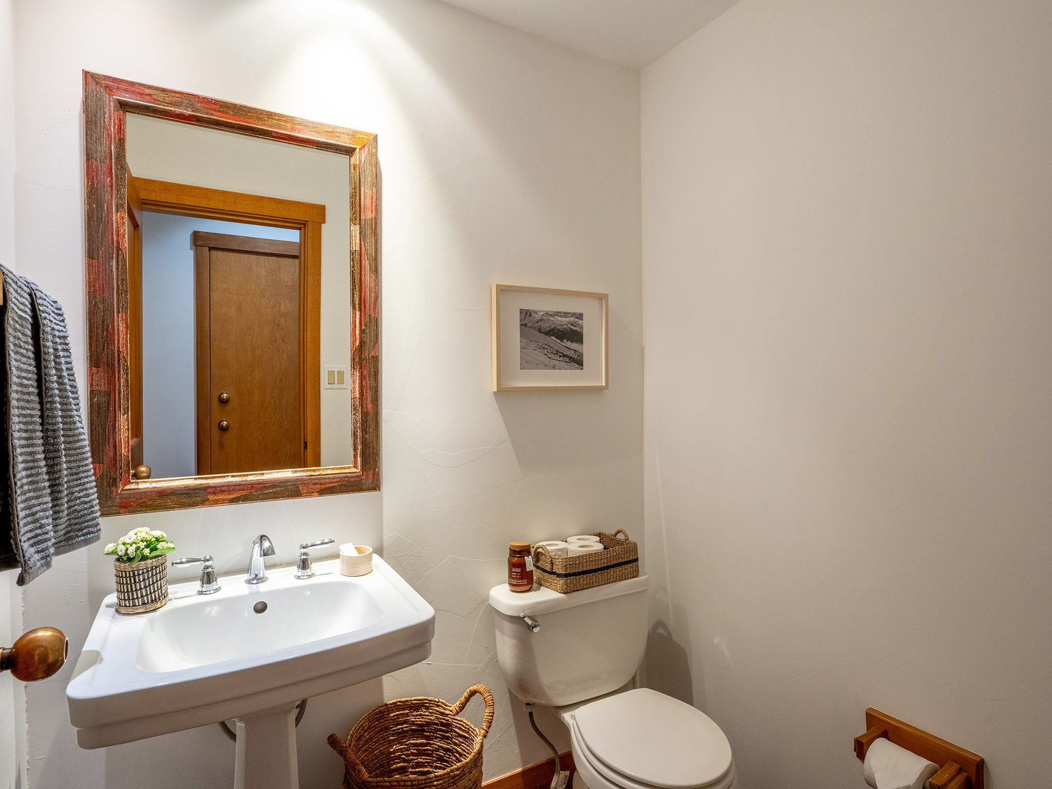 3-2250 Nordic Drive image 11