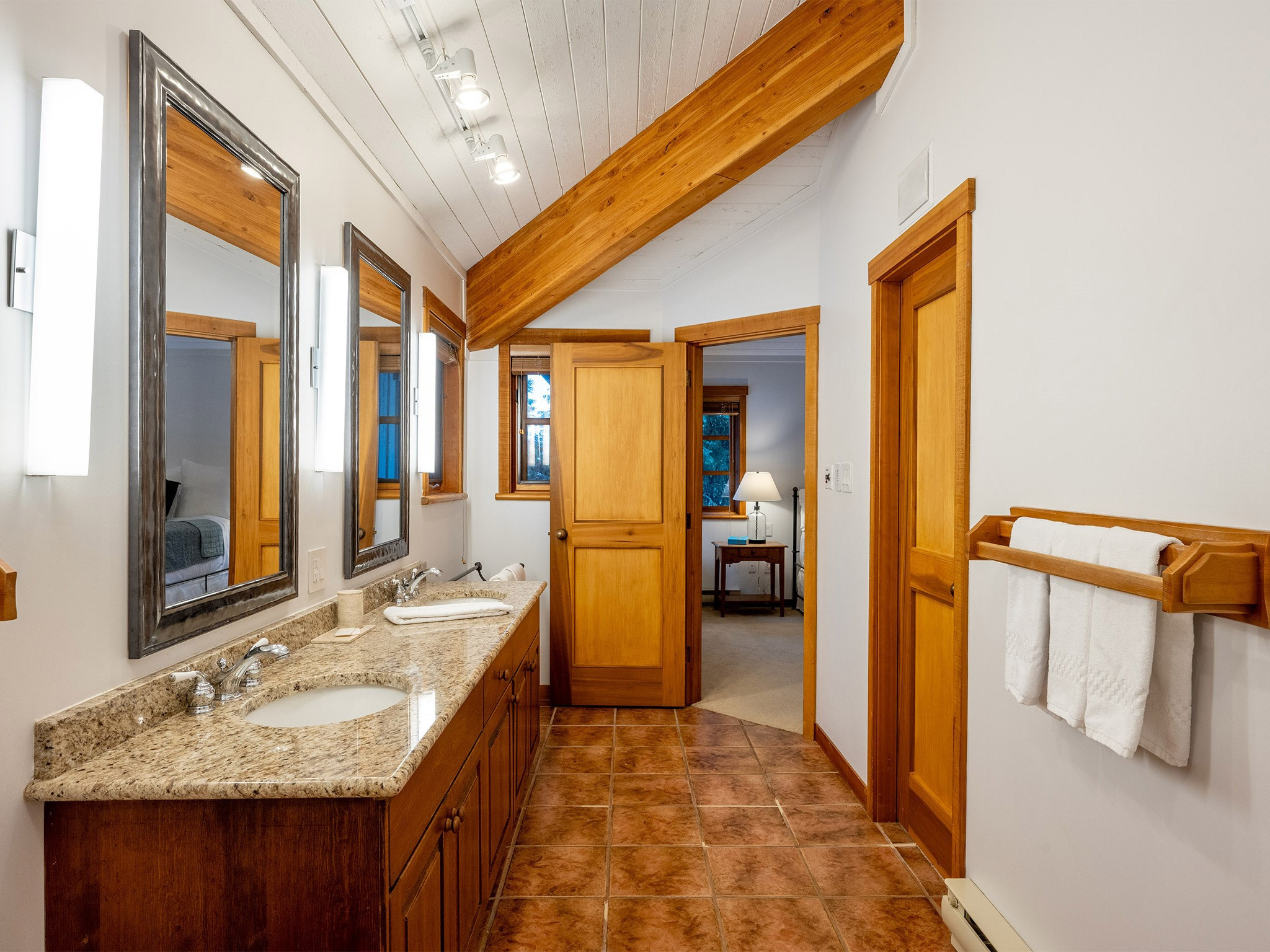 3-2250 Nordic Drive image 14