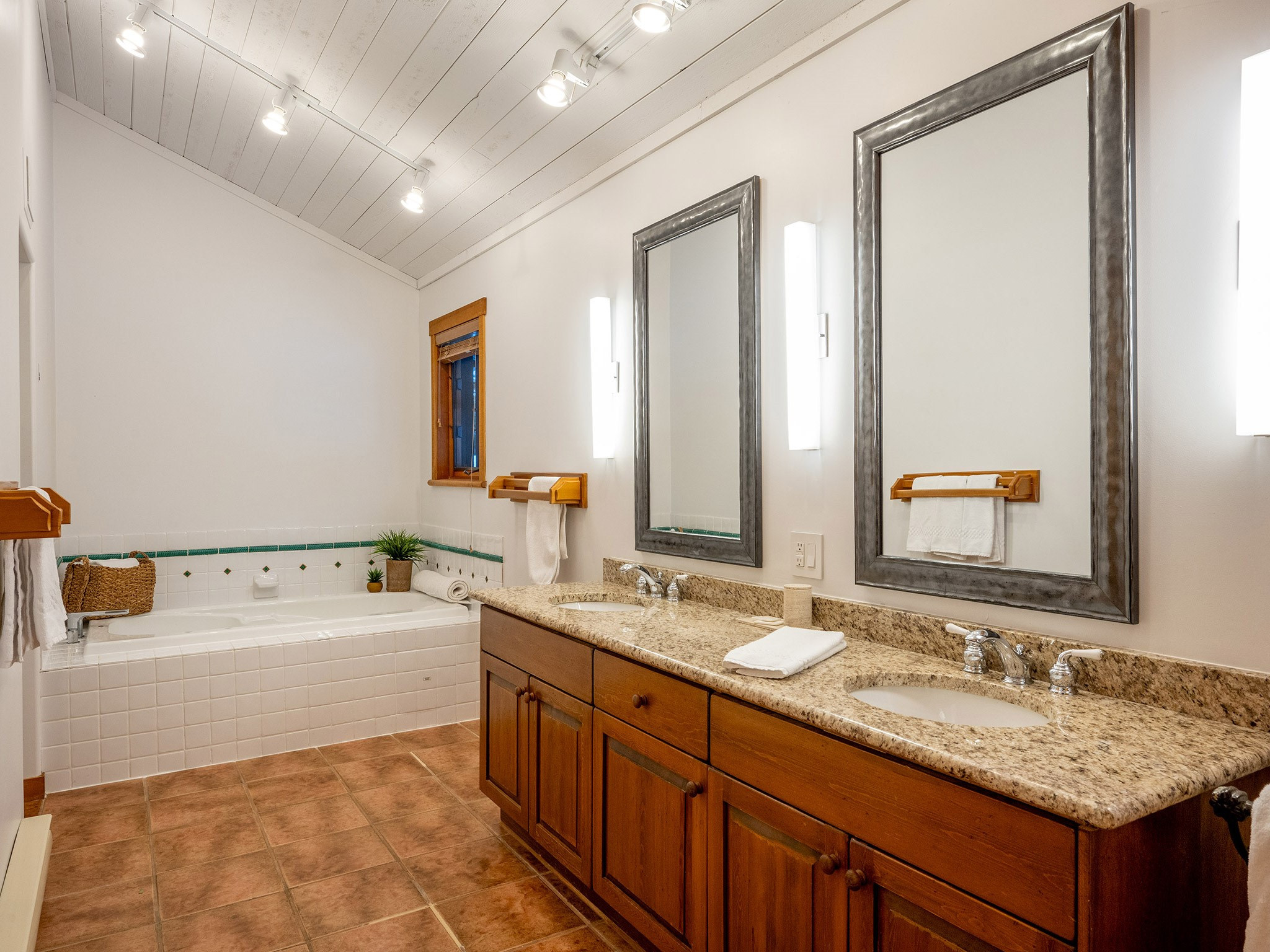 3-2250 Nordic Drive image 15