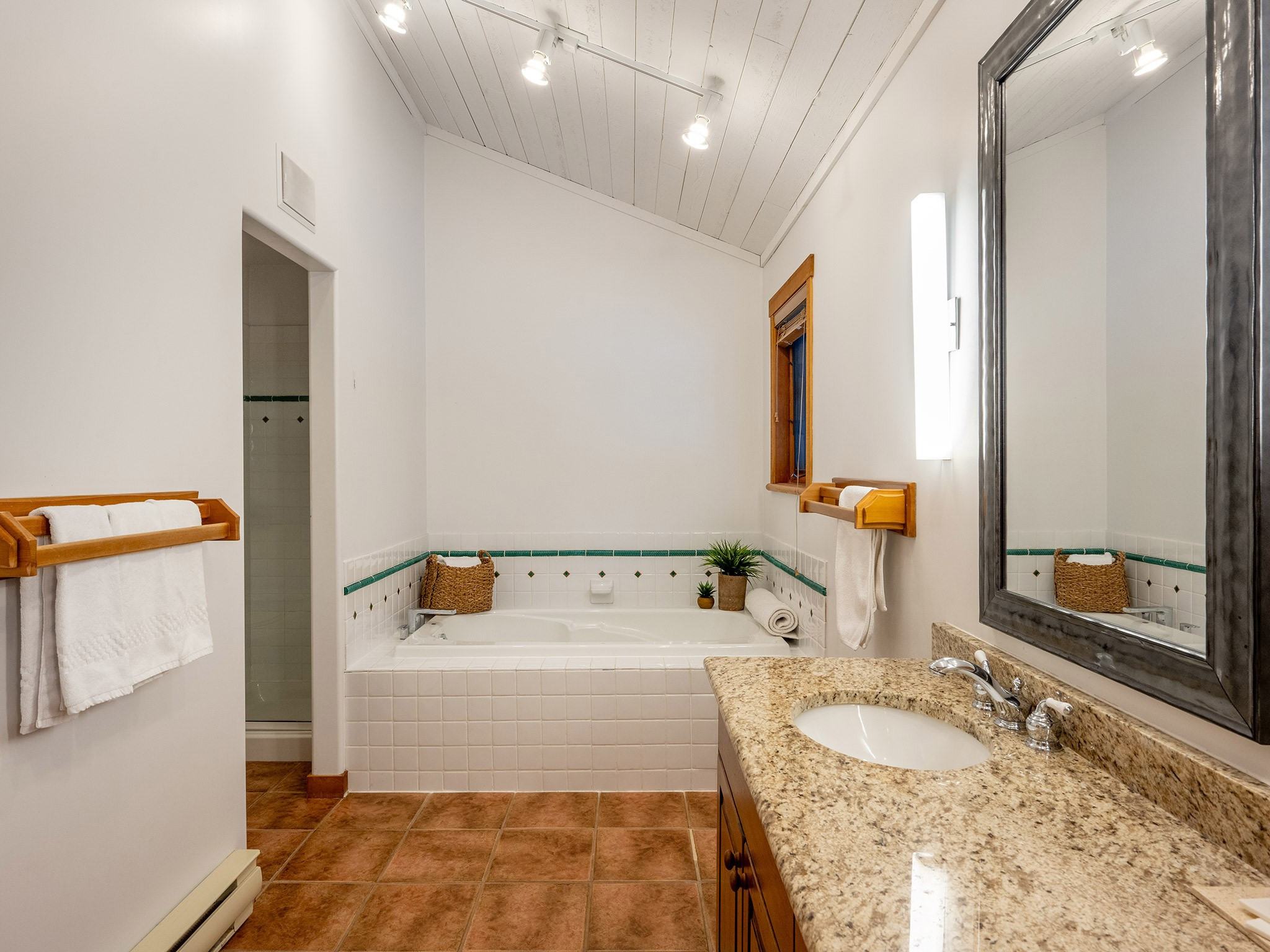 3-2250 Nordic Drive image 16