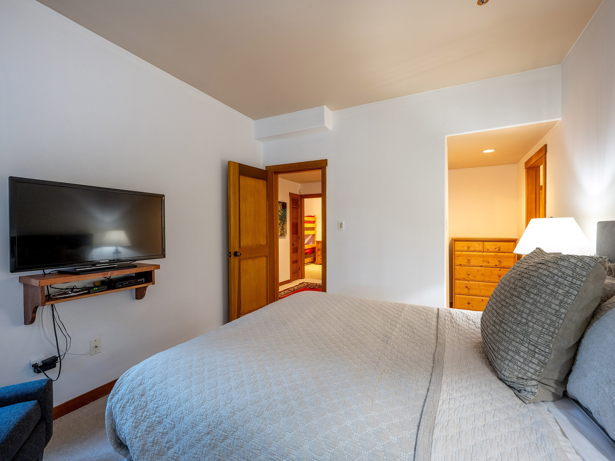 3-2250 Nordic Drive image 17