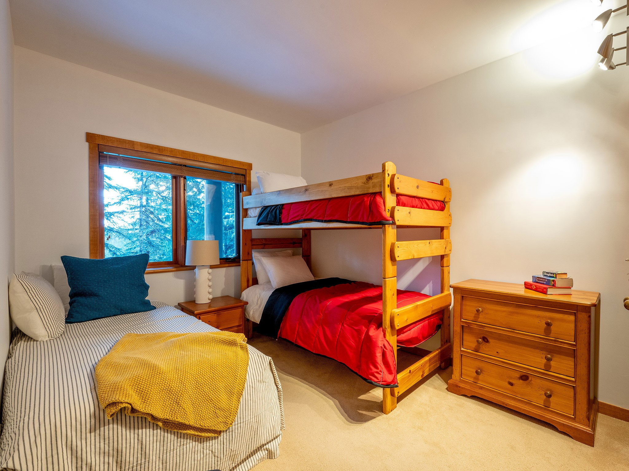 3-2250 Nordic Drive image 20