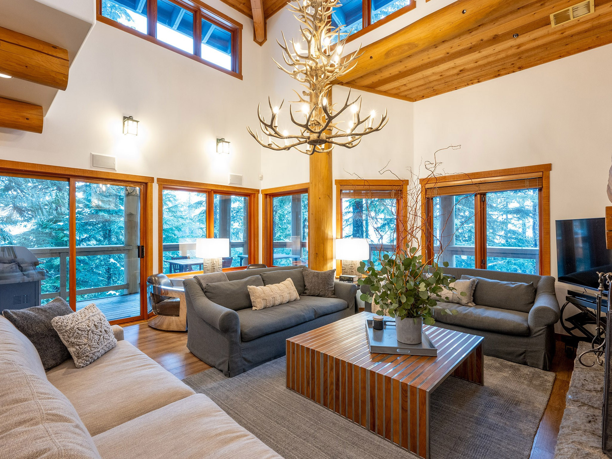 3-2250 Nordic Drive image 3