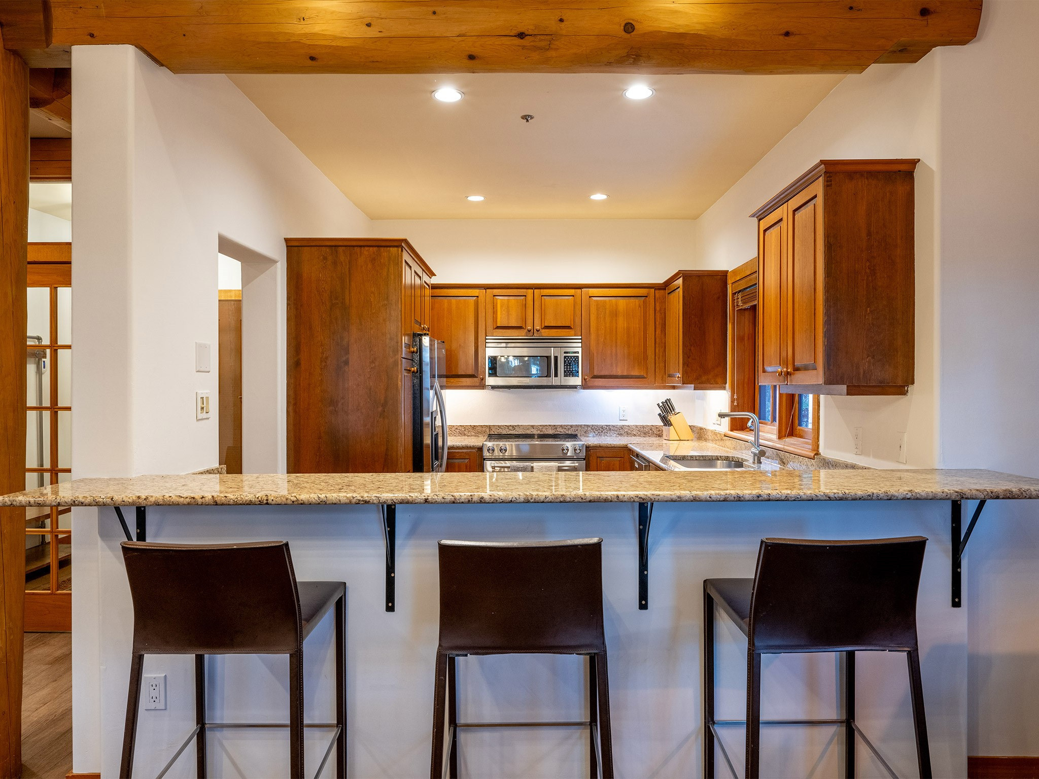 3-2250 Nordic Drive image 8