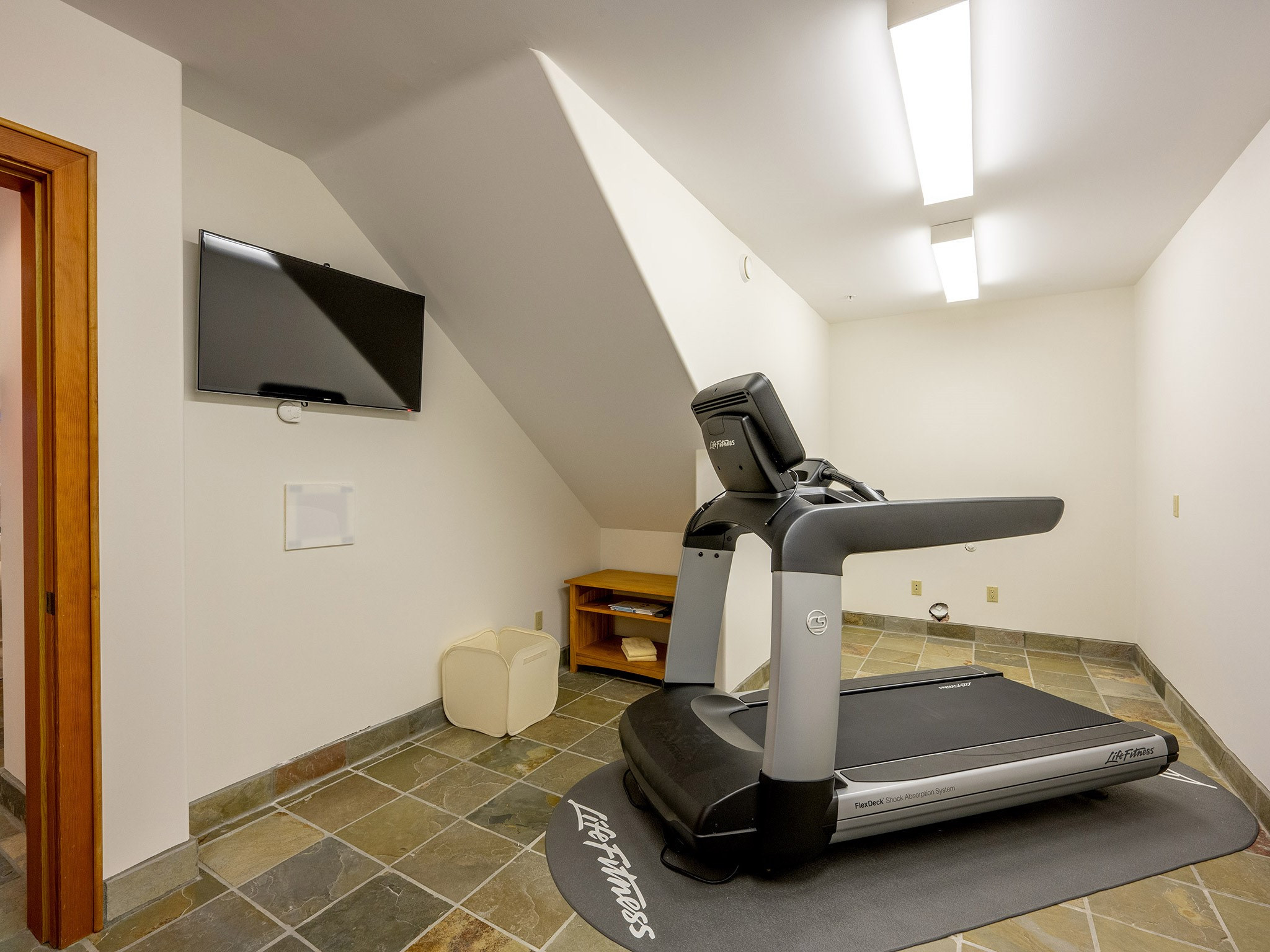 3826 Sunridge Drive image 27