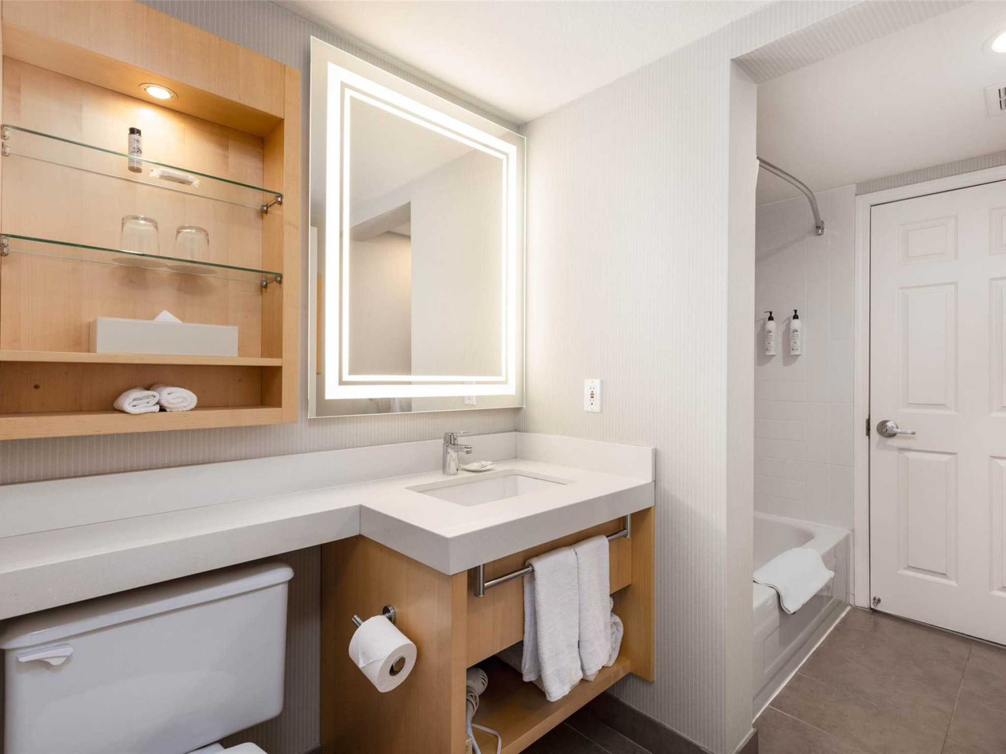 1330-4308 Main Street image 10