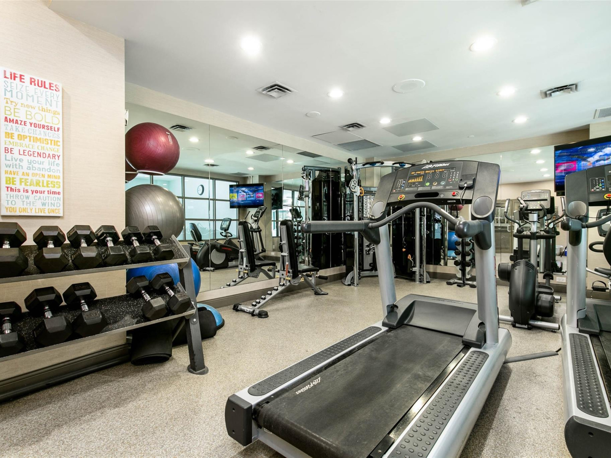 1330-4308 Main Street image 16