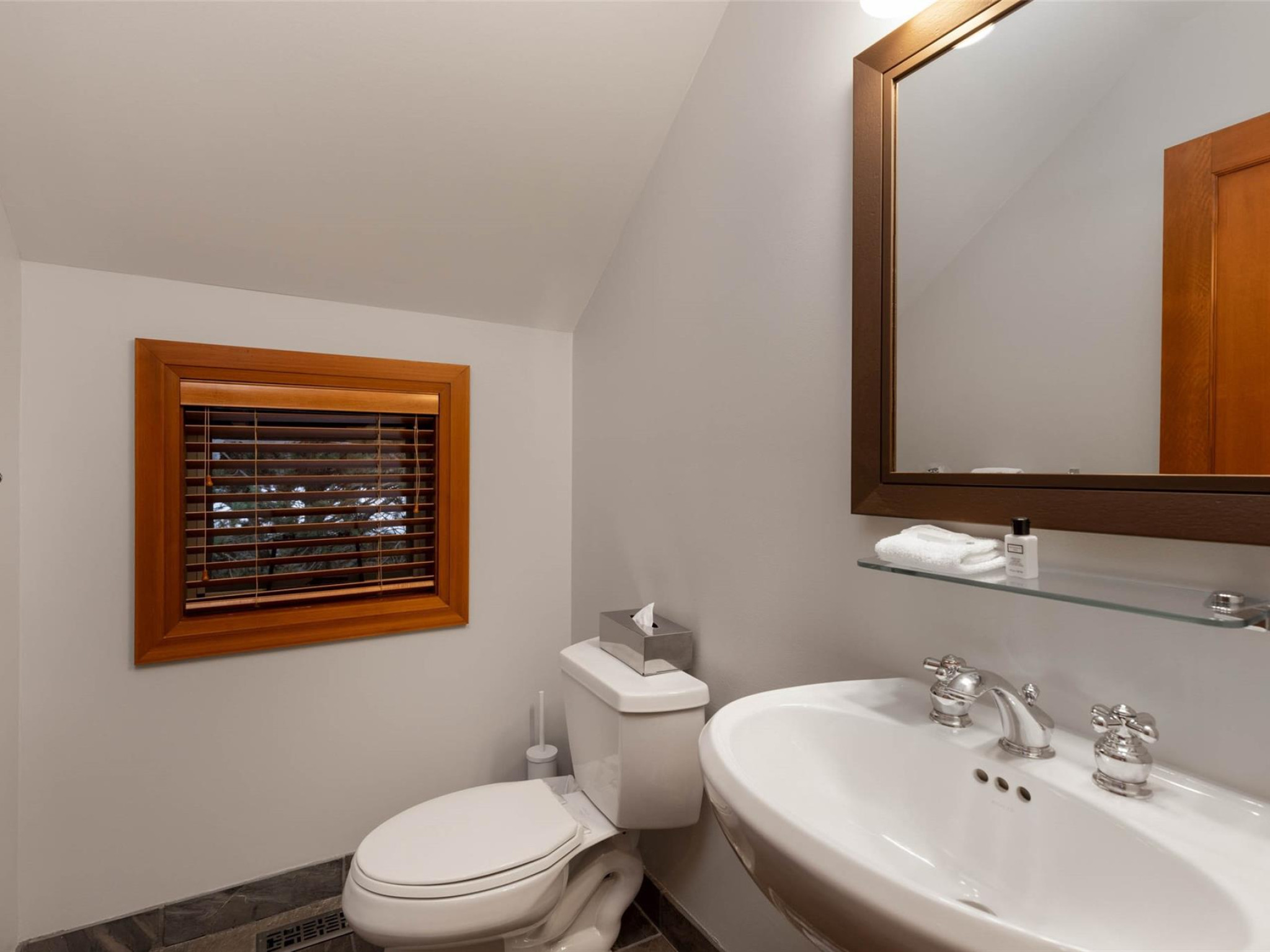 B-4847 Casabella Crescent image 18