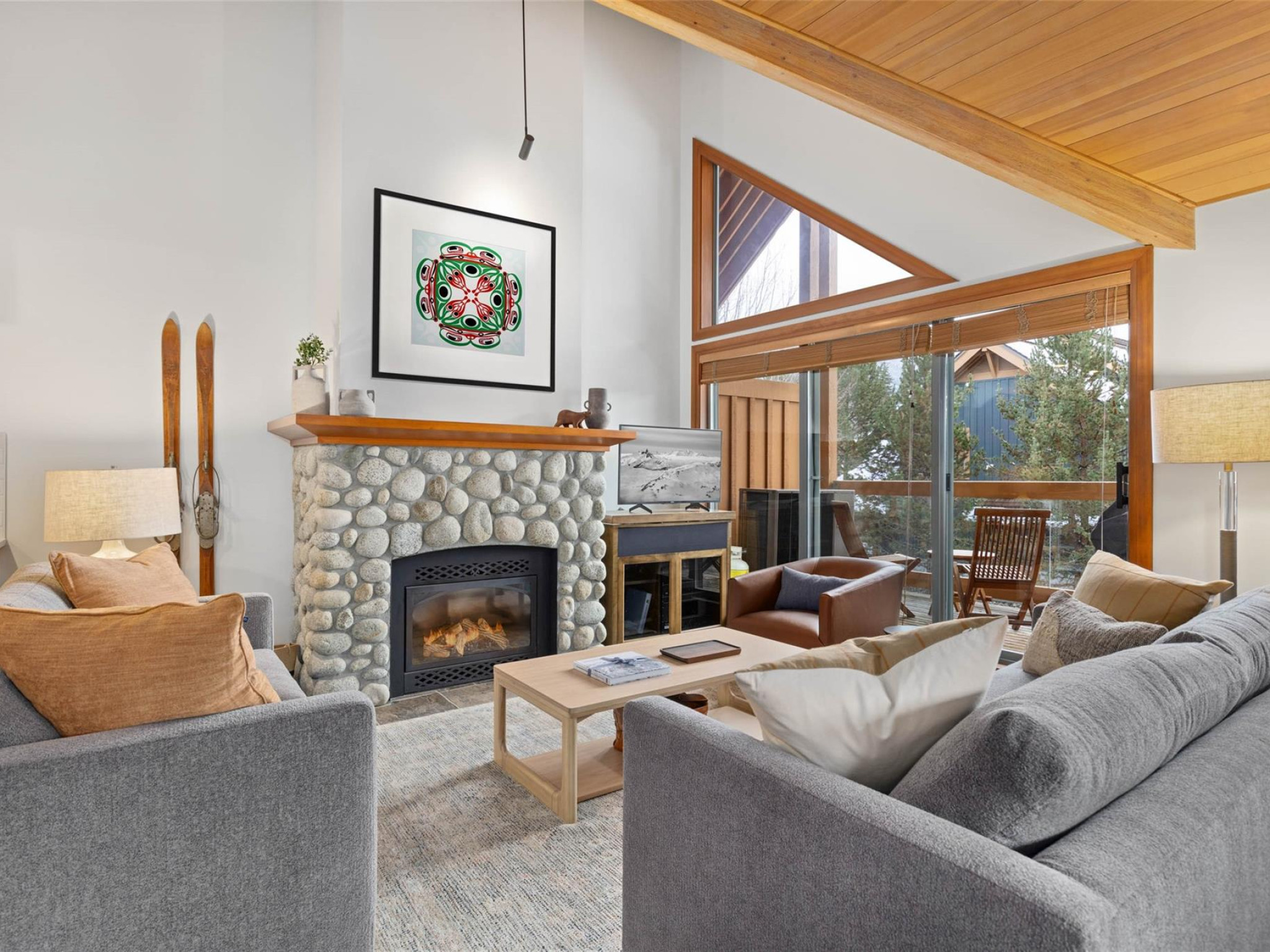 B-4847 Casabella Crescent image 1