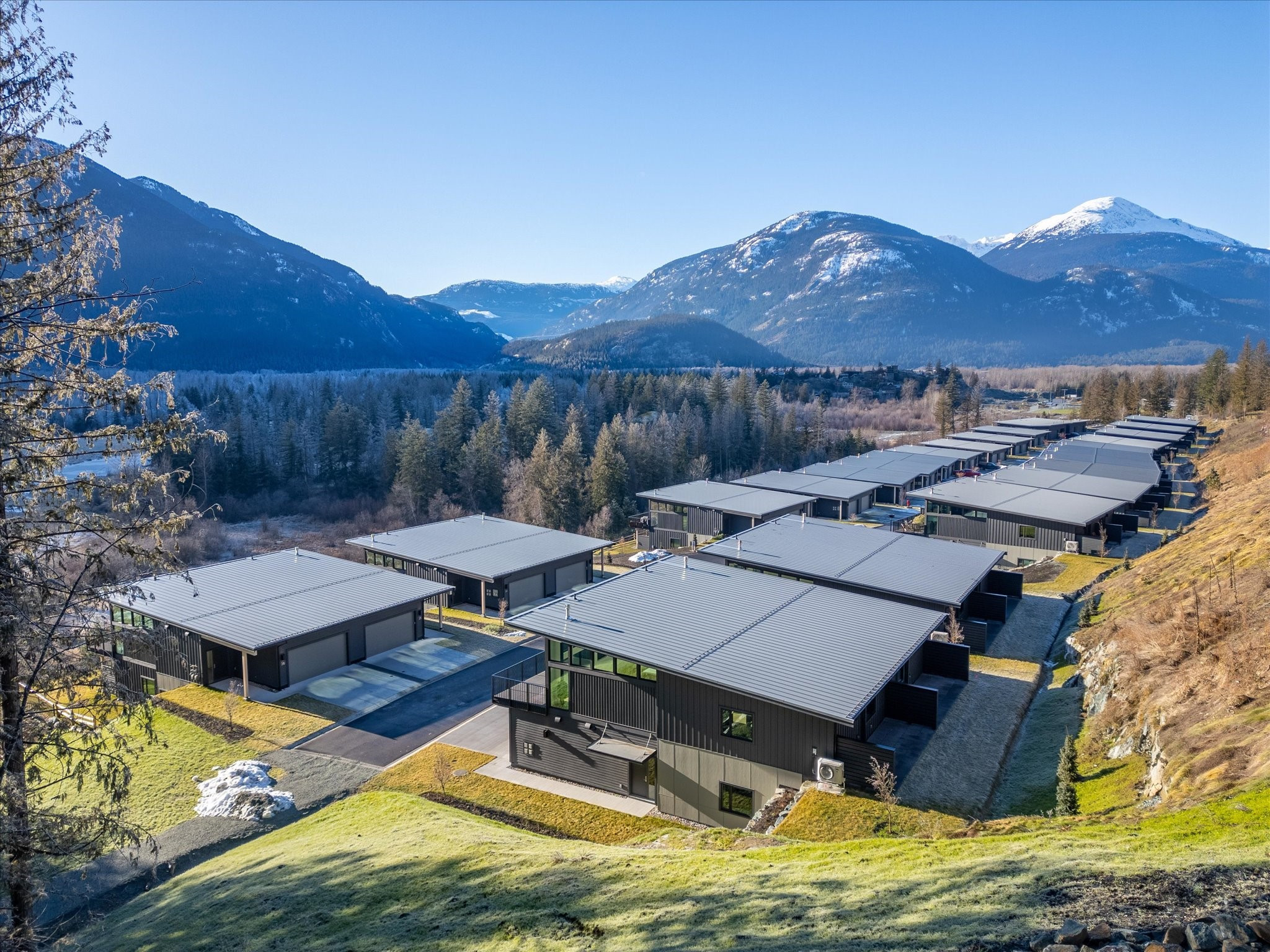 25-4000 Sunstone Way image 3