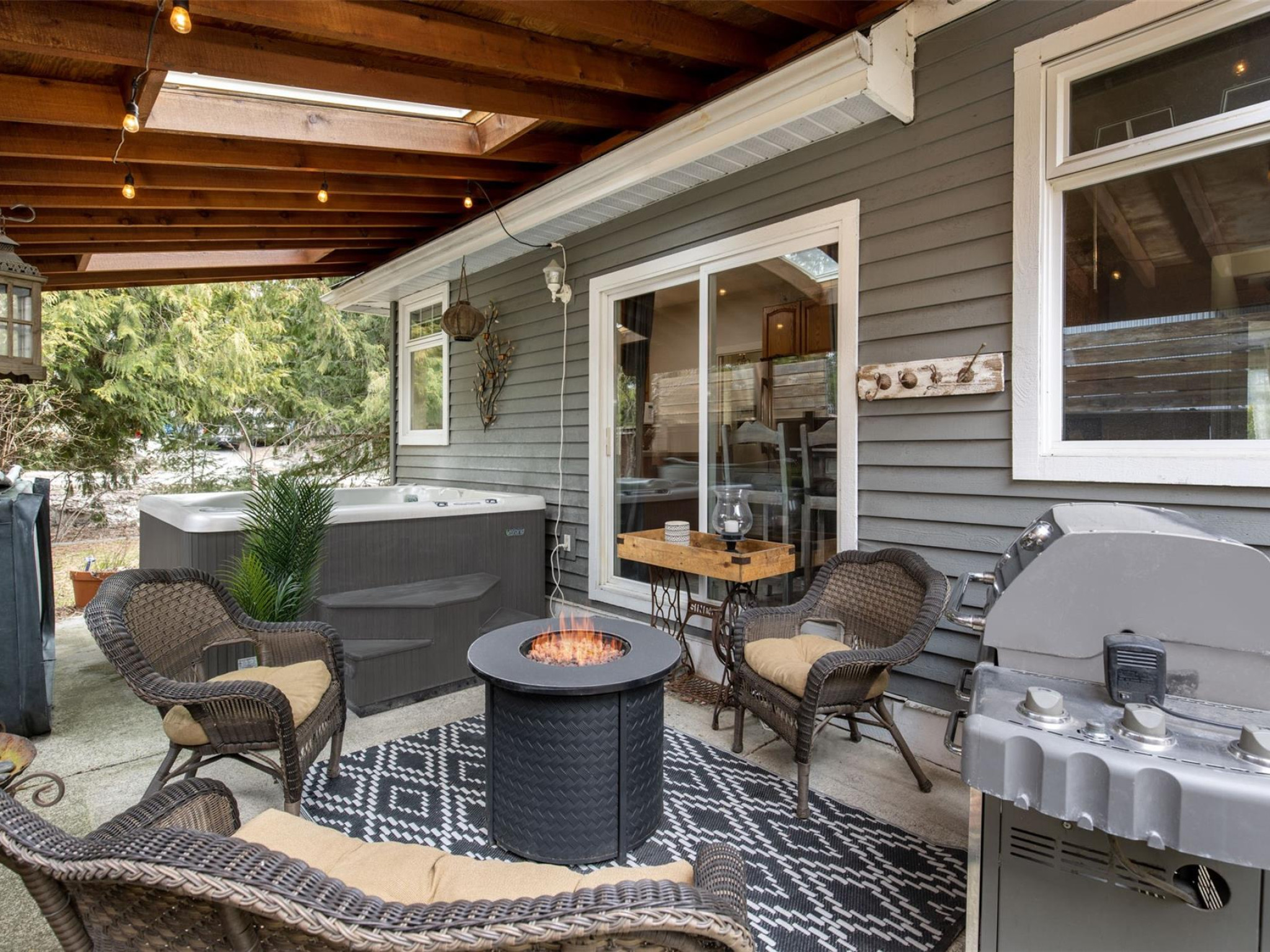 7443 Dogwood Street image 13