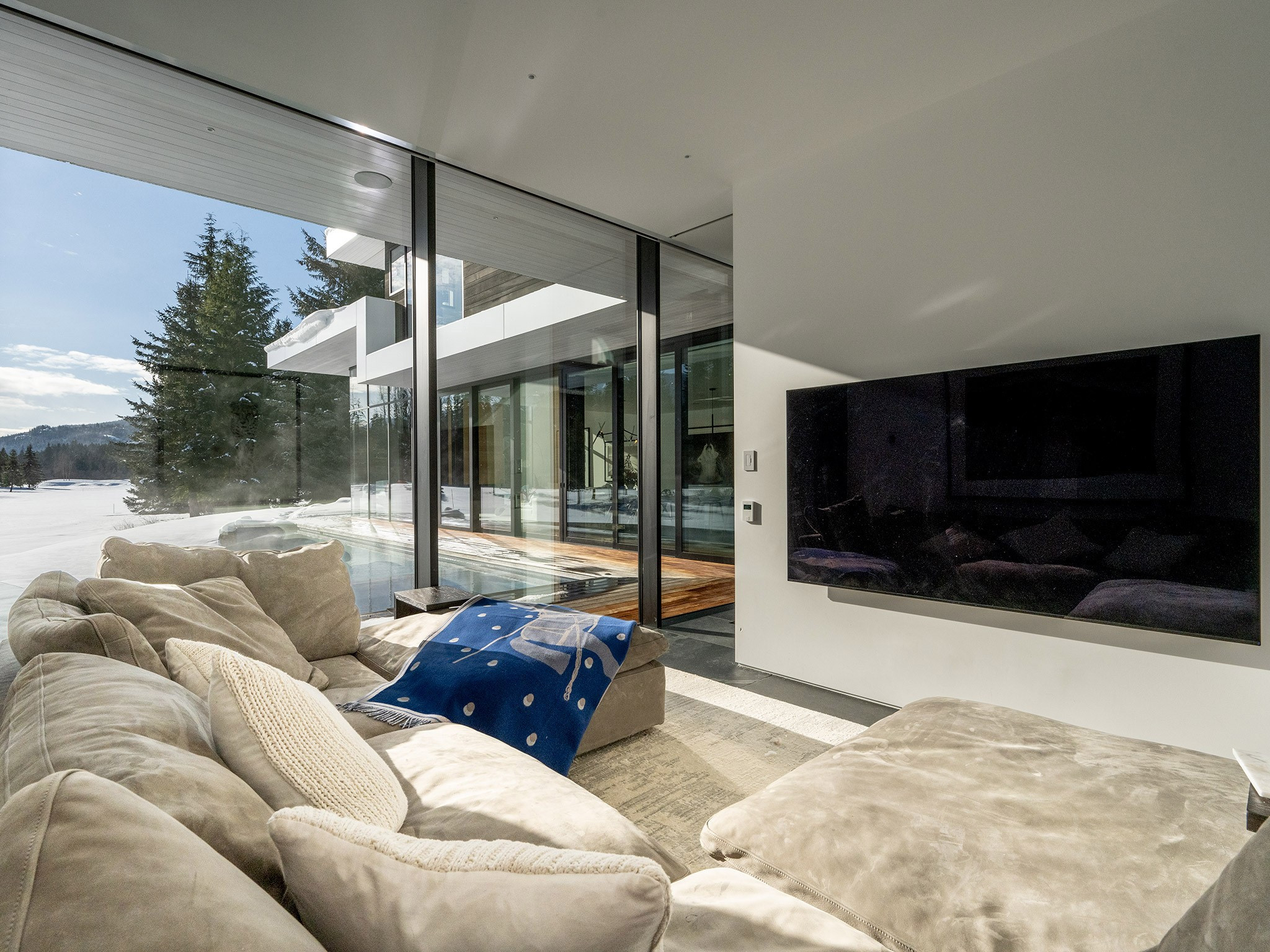 8080 Cypress Place image 17