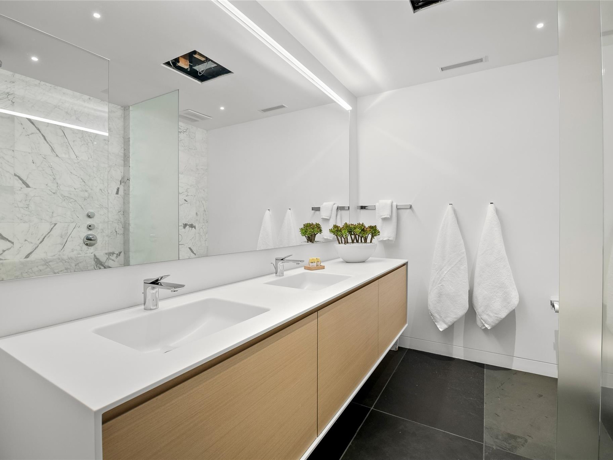 8080 Cypress Place image 28