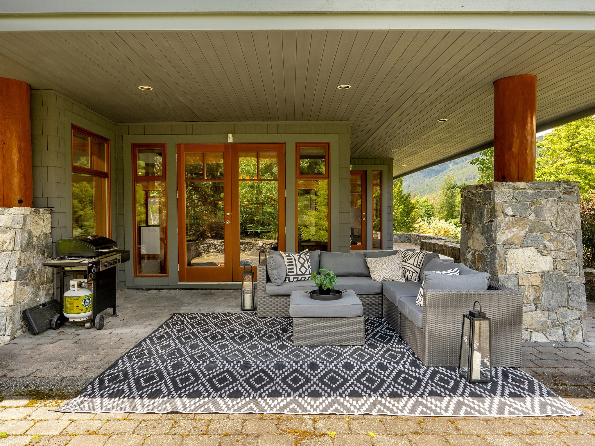 8398 Glen Abbey Lane image 5