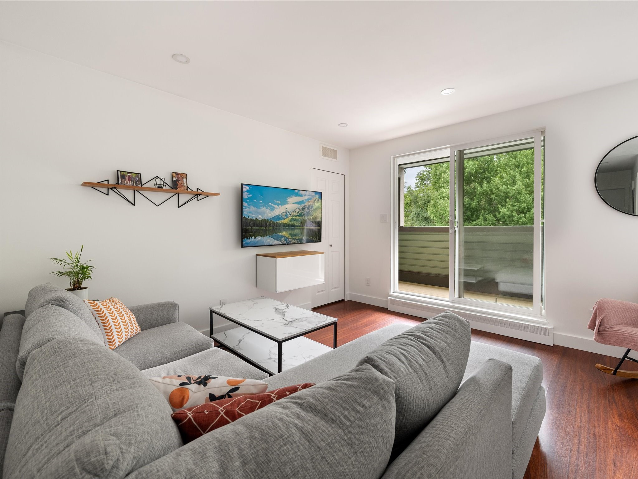 217-2007 Nordic Place image 1