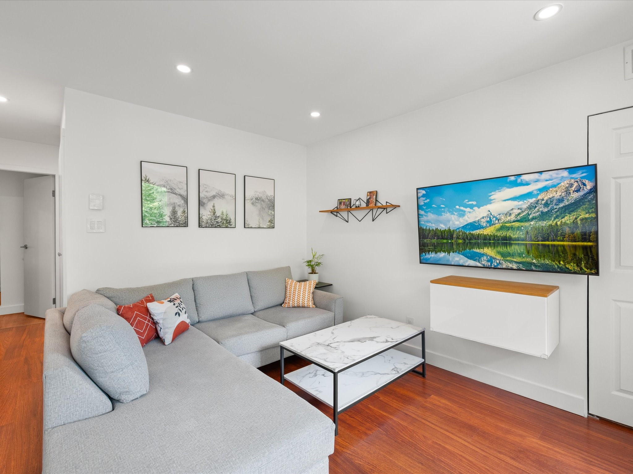 217-2007 Nordic Place image 2