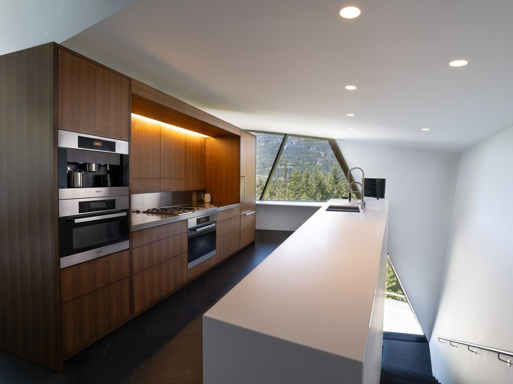 3801 Sunridge Place image 9