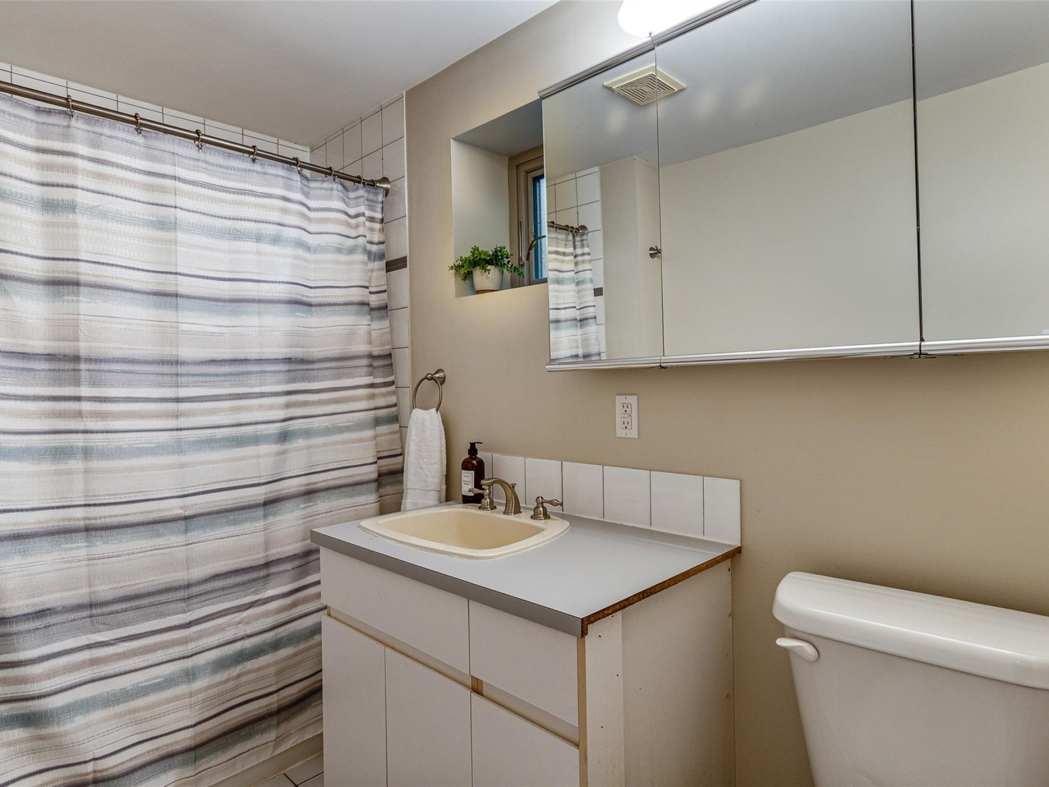 9167 Emerald Drive image 14