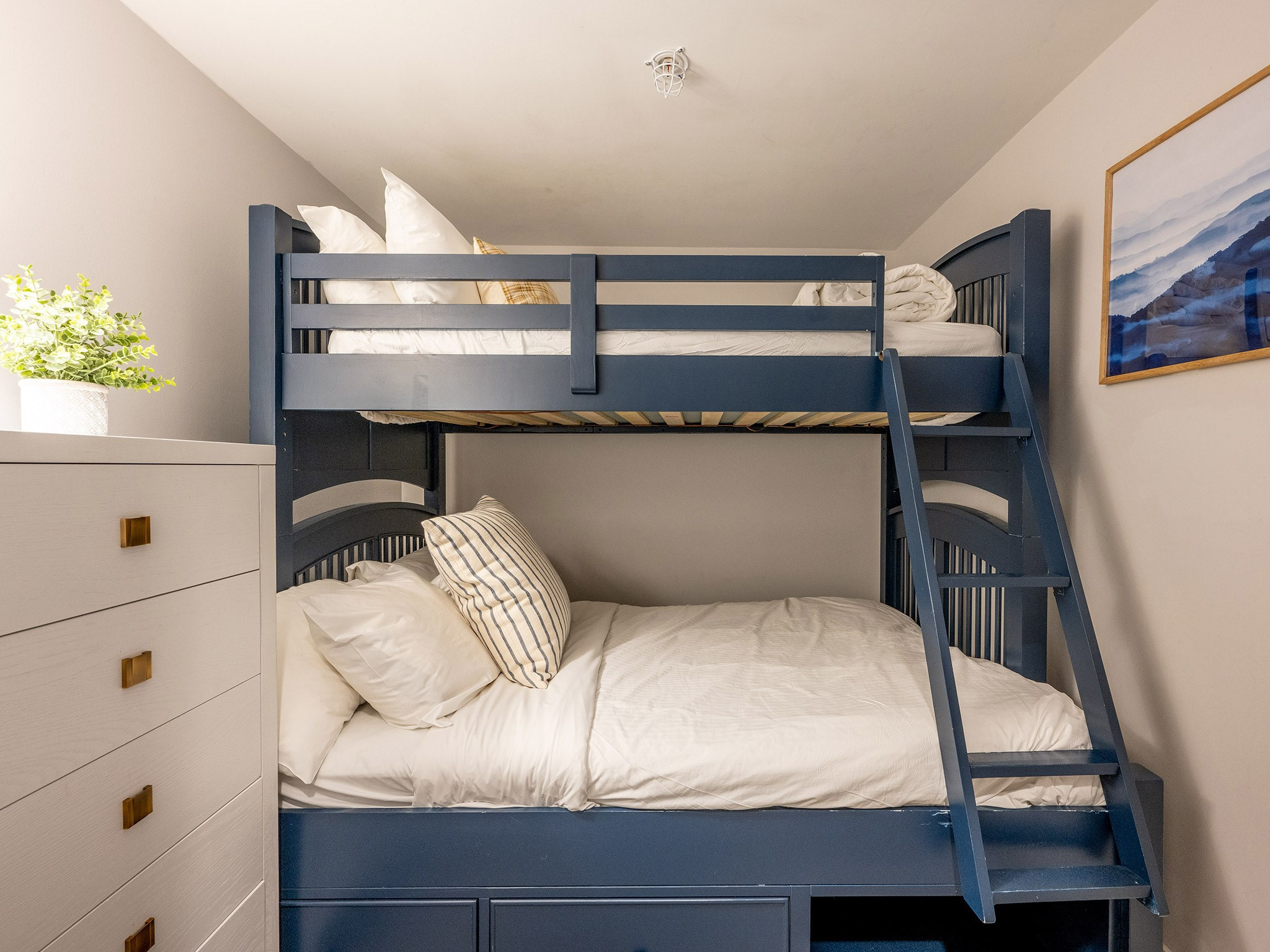 312-4910 Spearhead Place image 15