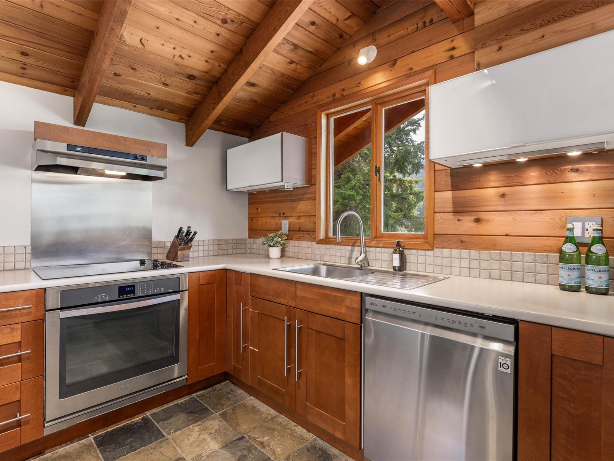 9249 Lakeshore Drive image 11