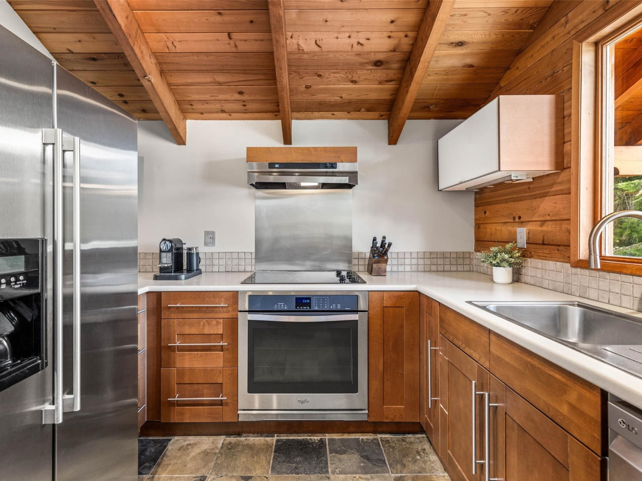 9249 Lakeshore Drive image 12