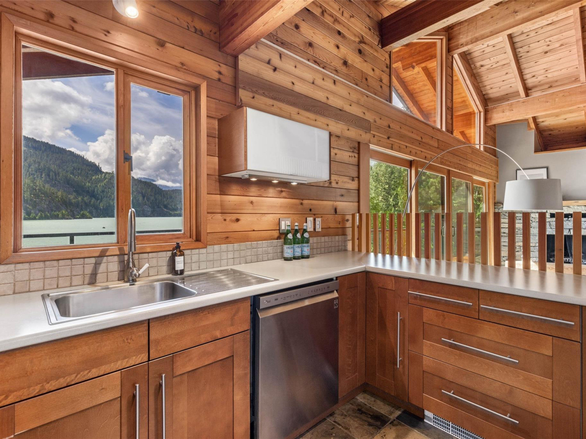 9249 Lakeshore Drive image 13