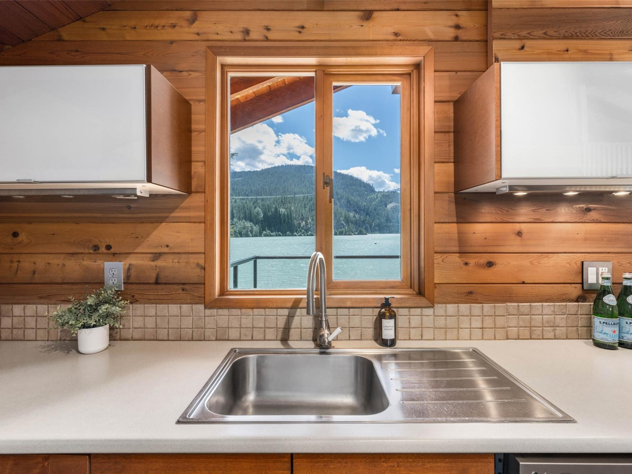 9249 Lakeshore Drive image 14