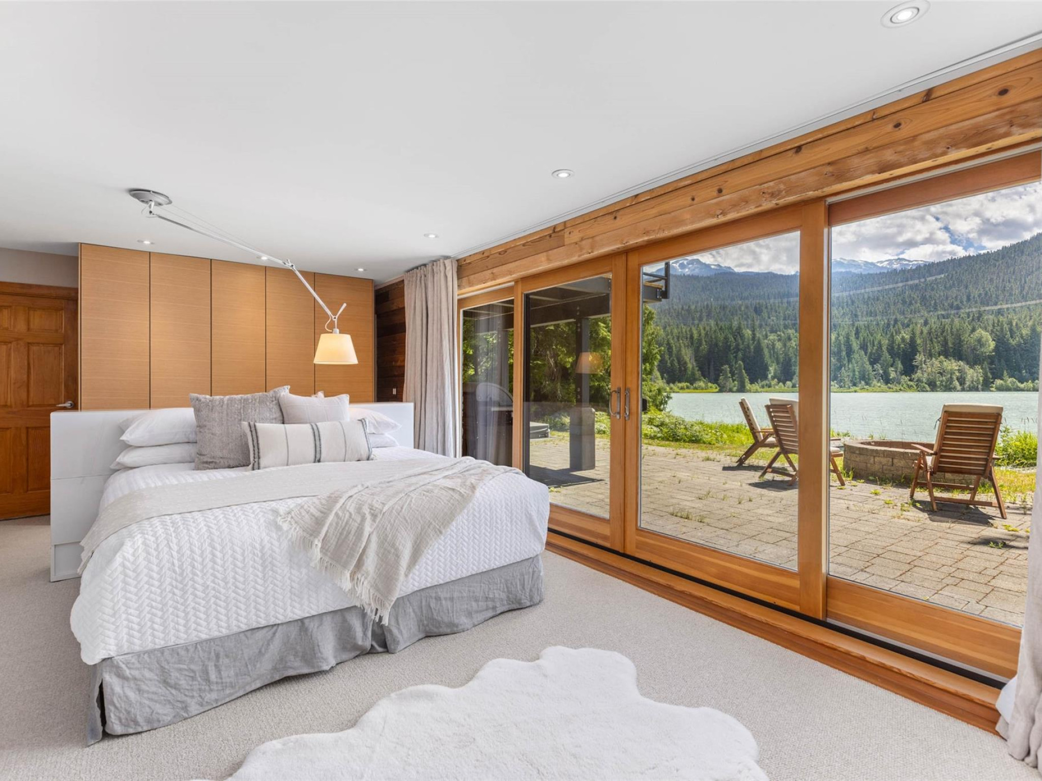 9249 Lakeshore Drive image 24