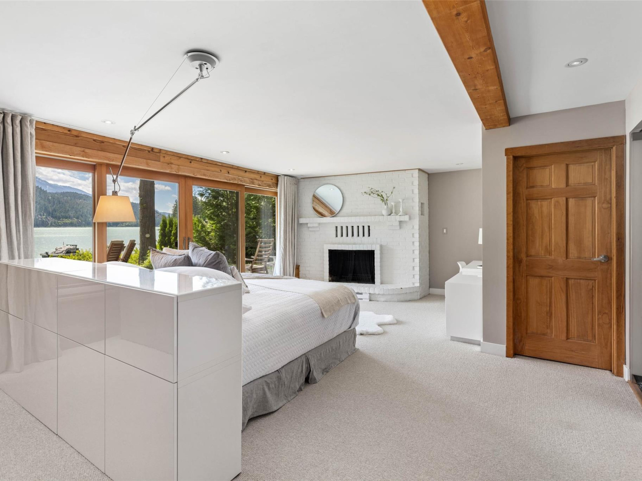 9249 Lakeshore Drive image 25