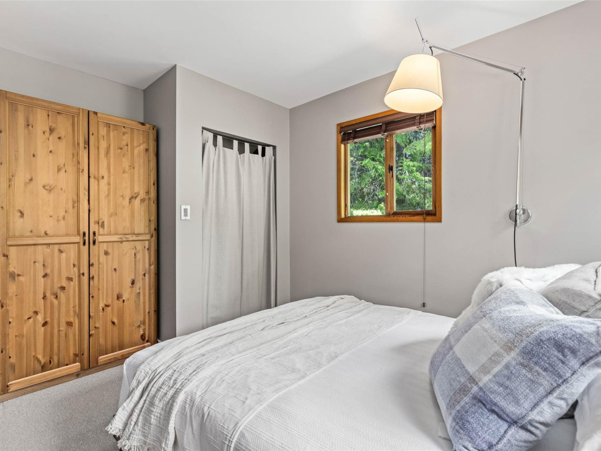 9249 Lakeshore Drive image 27