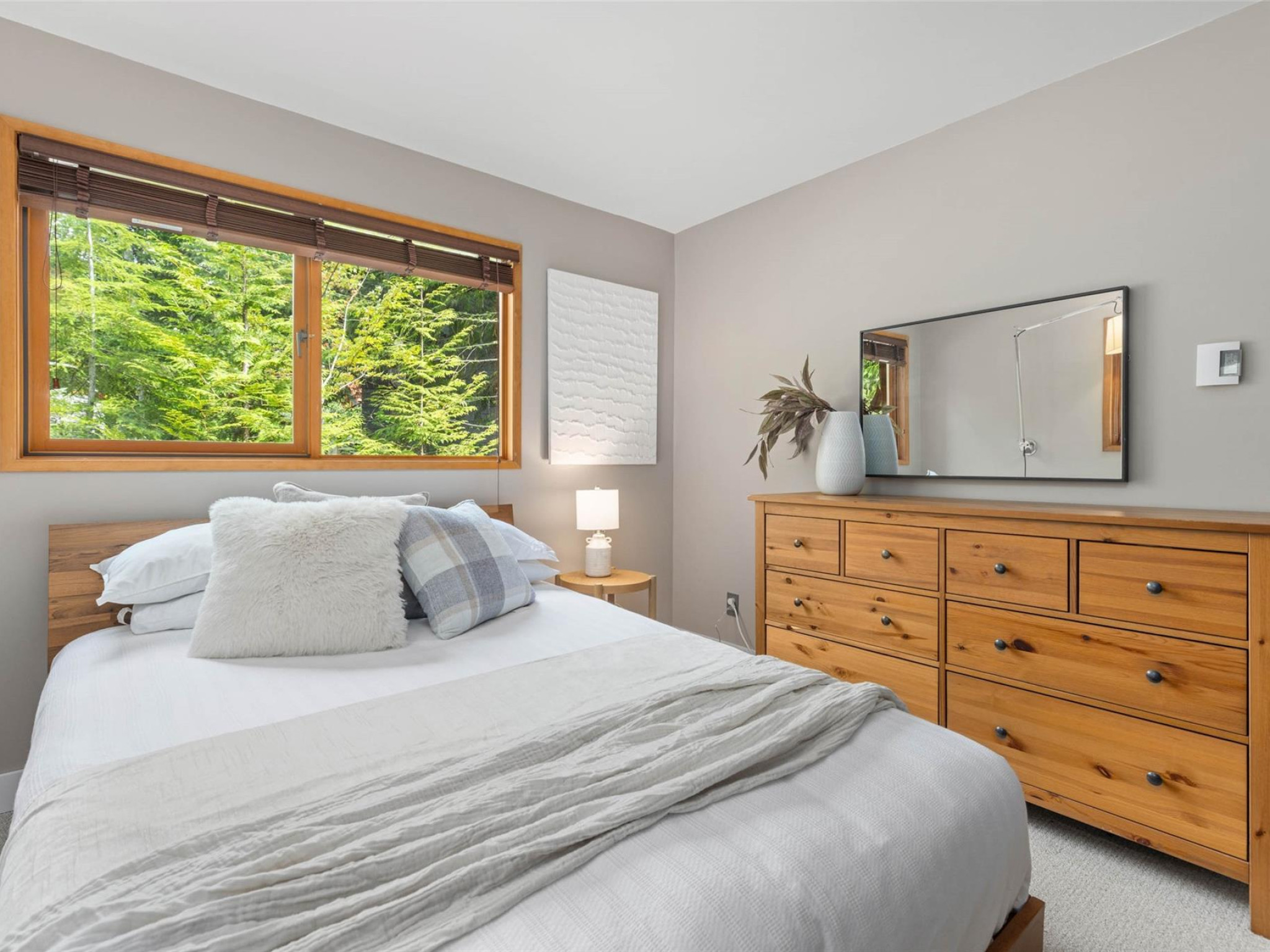 9249 Lakeshore Drive image 28