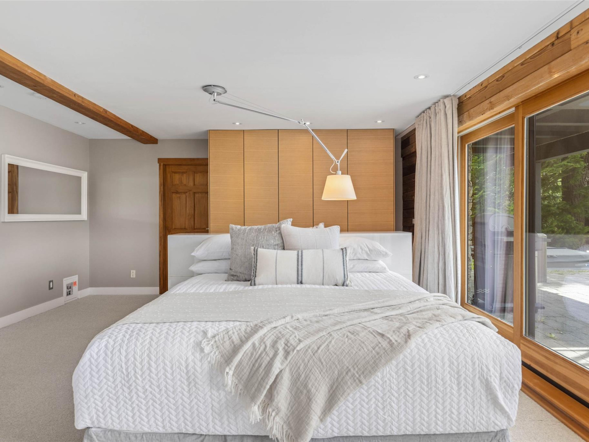 9249 Lakeshore Drive image 33