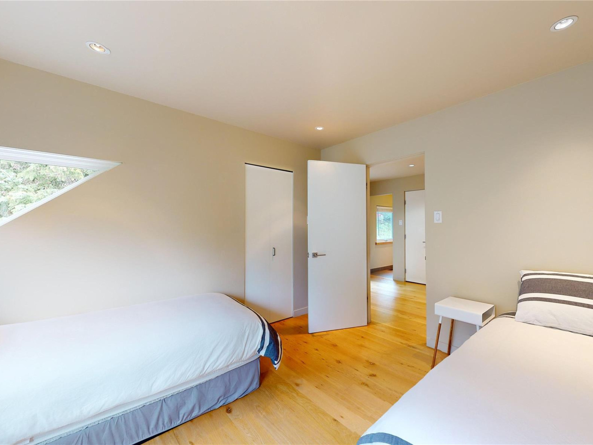 7410 Ambassador Crescent image 37