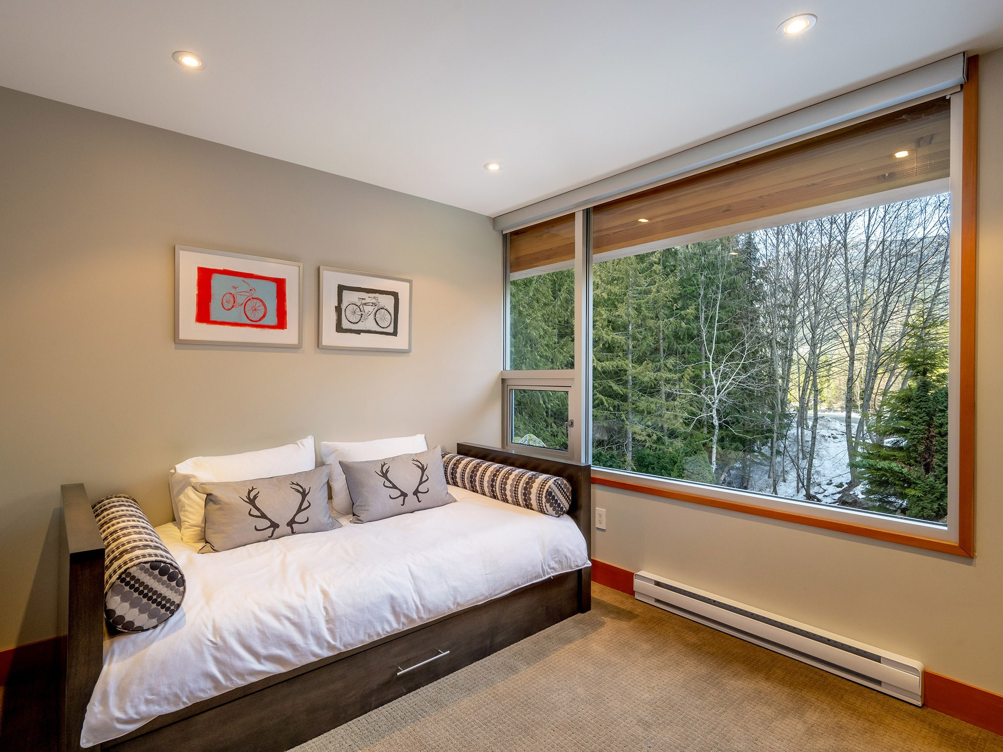 1530 Spring Creek Drive image 16