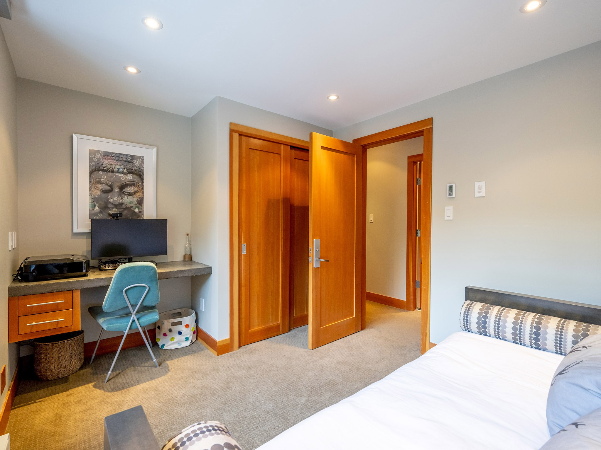 1530 Spring Creek Drive image 17