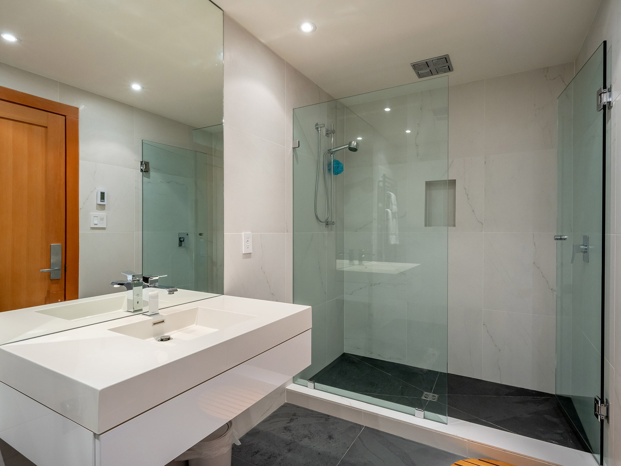 1530 Spring Creek Drive image 18