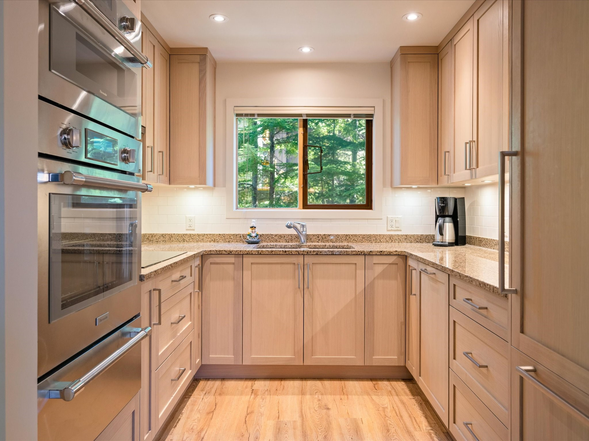 3353 Panorama Ridge image 9