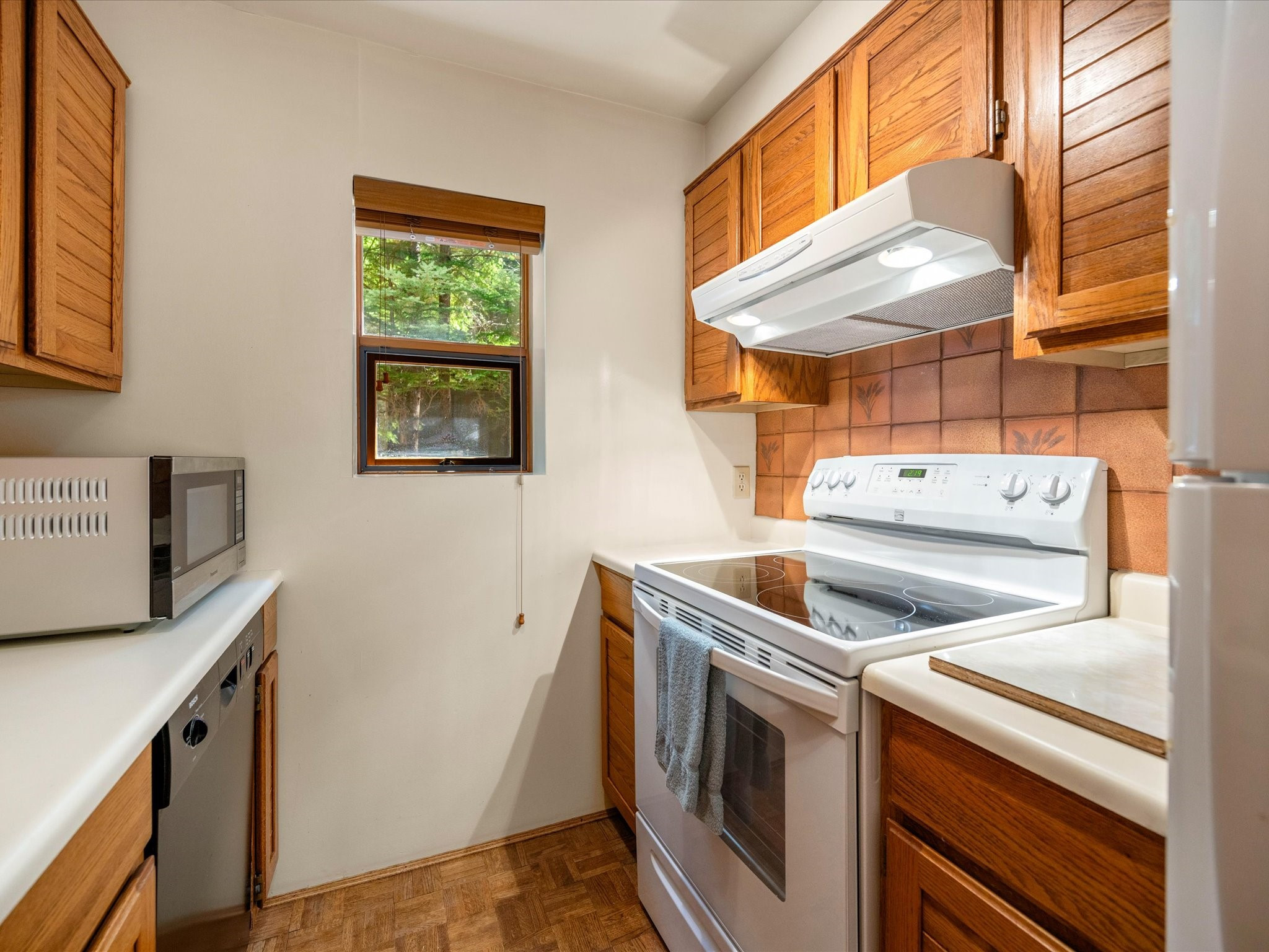 3353 Panorama Ridge image 22