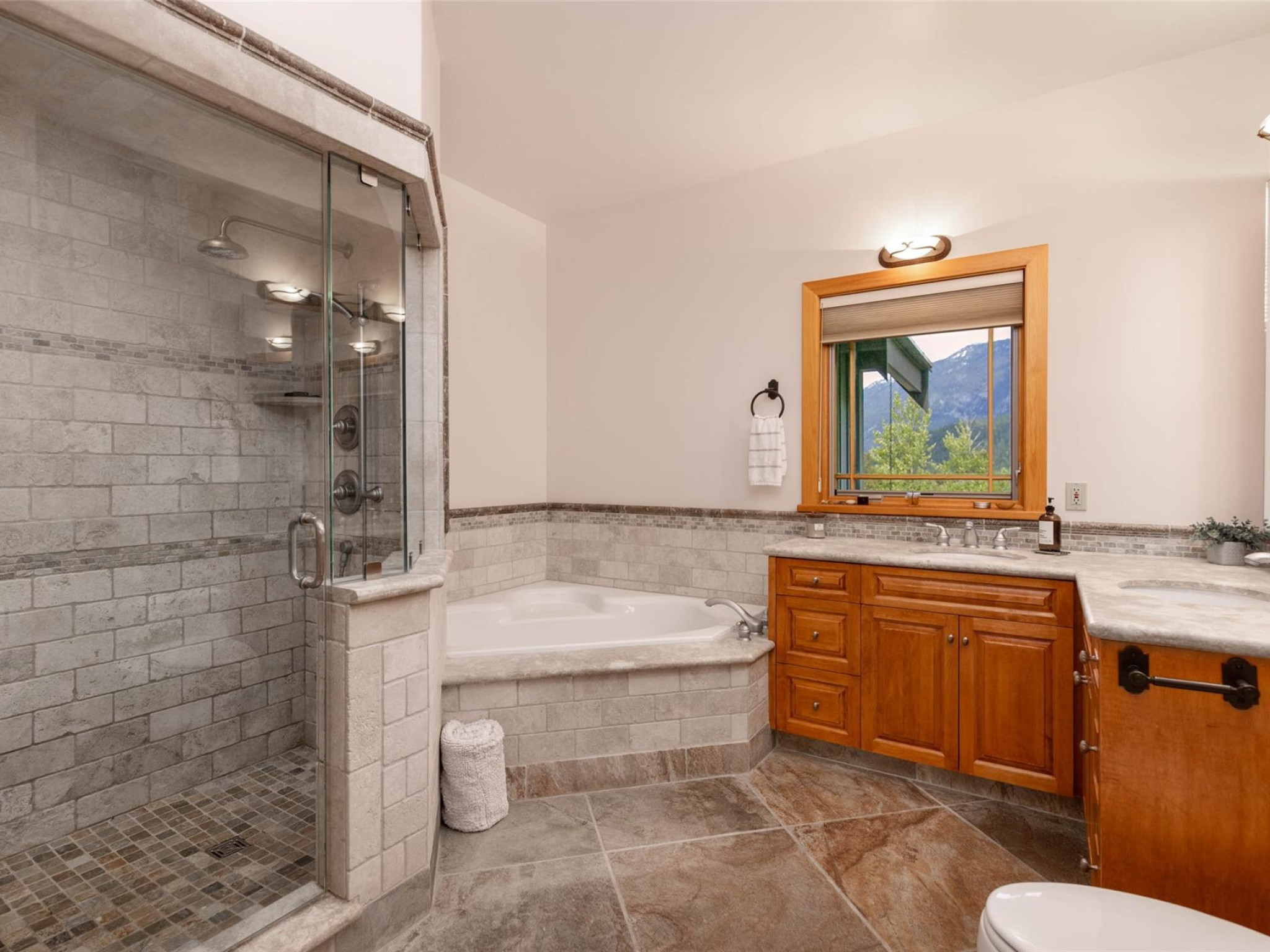 1360 Collins Road image 14