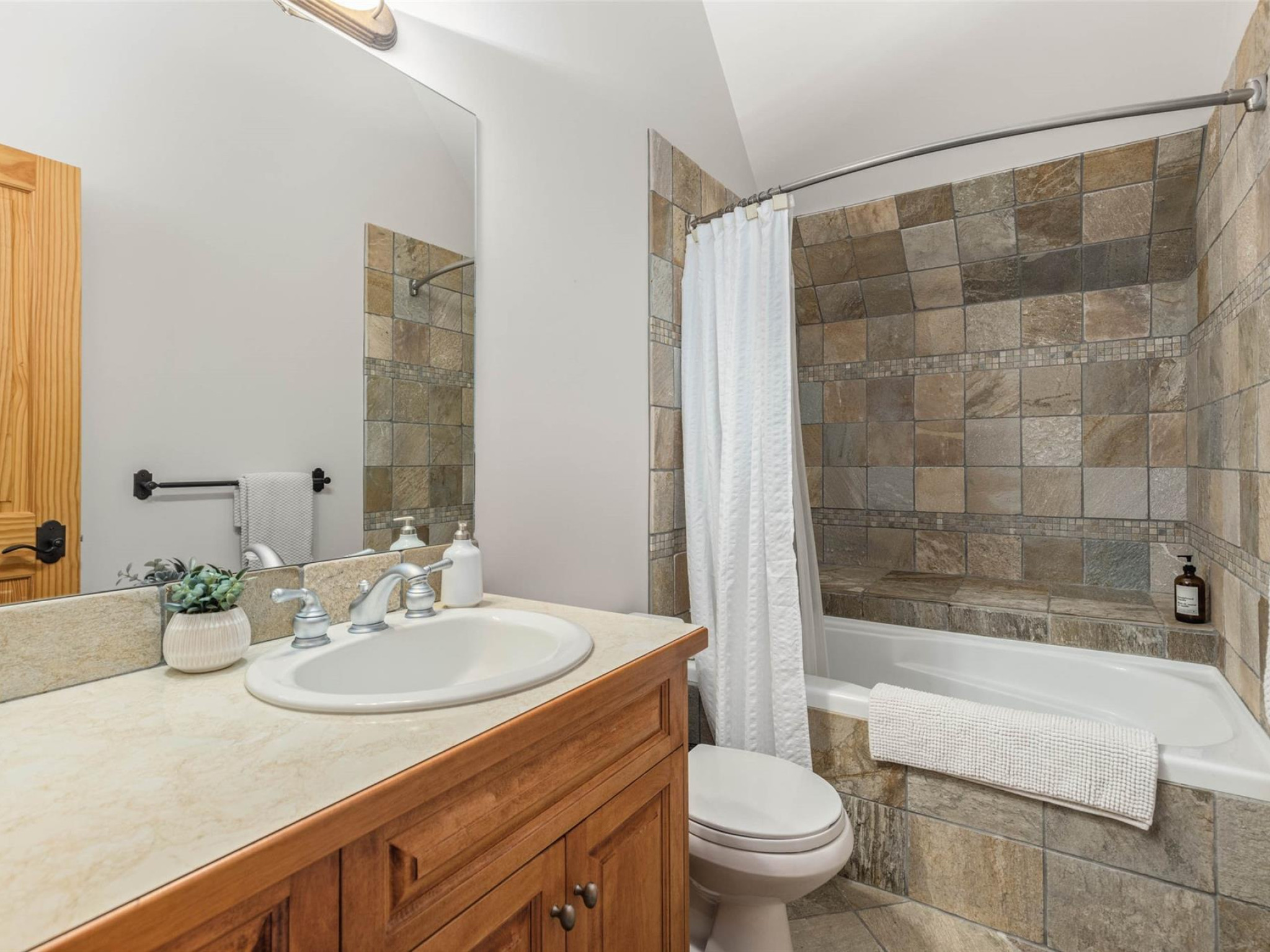 1360 Collins Road image 17