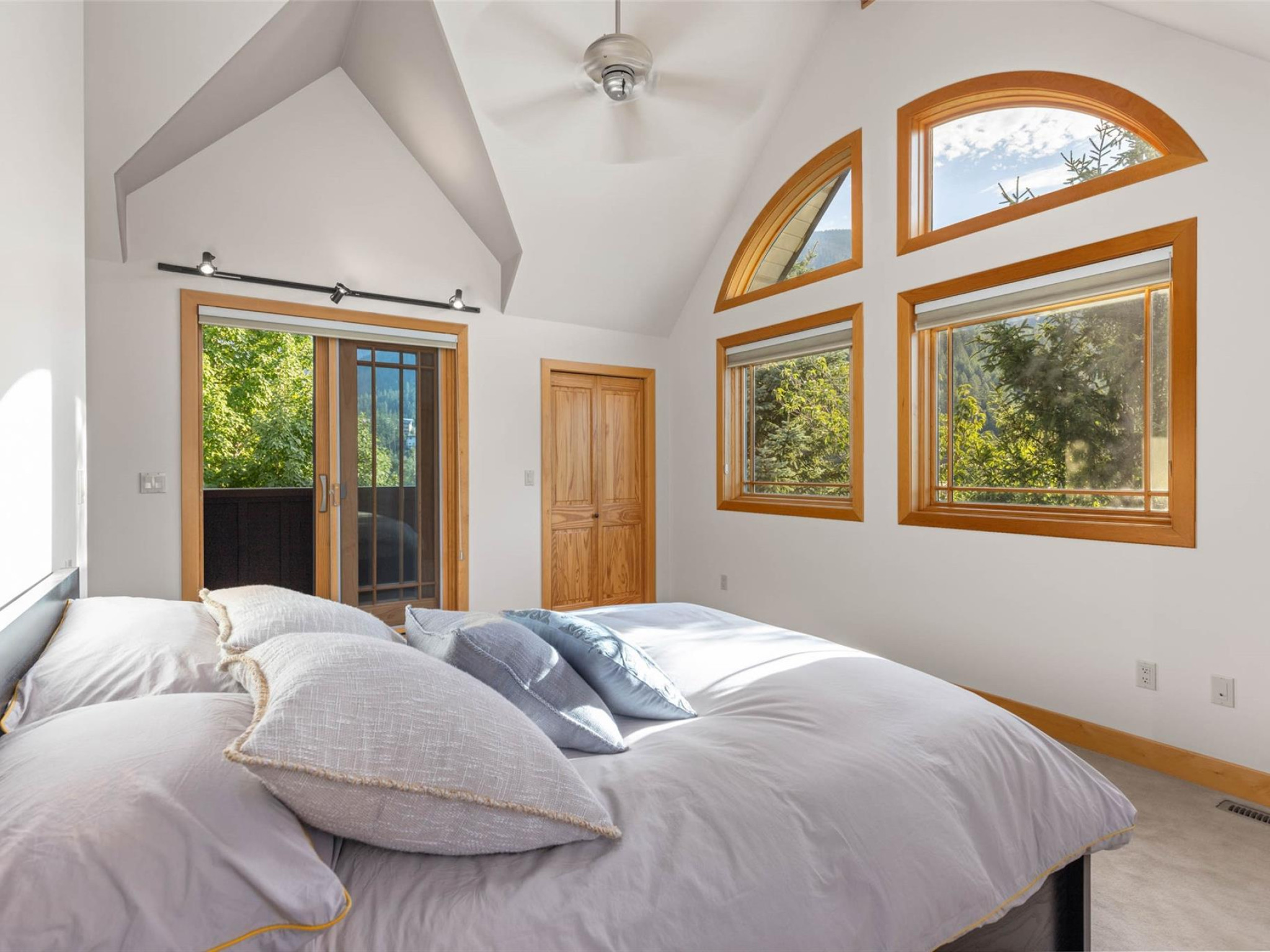 1360 Collins Road image 20