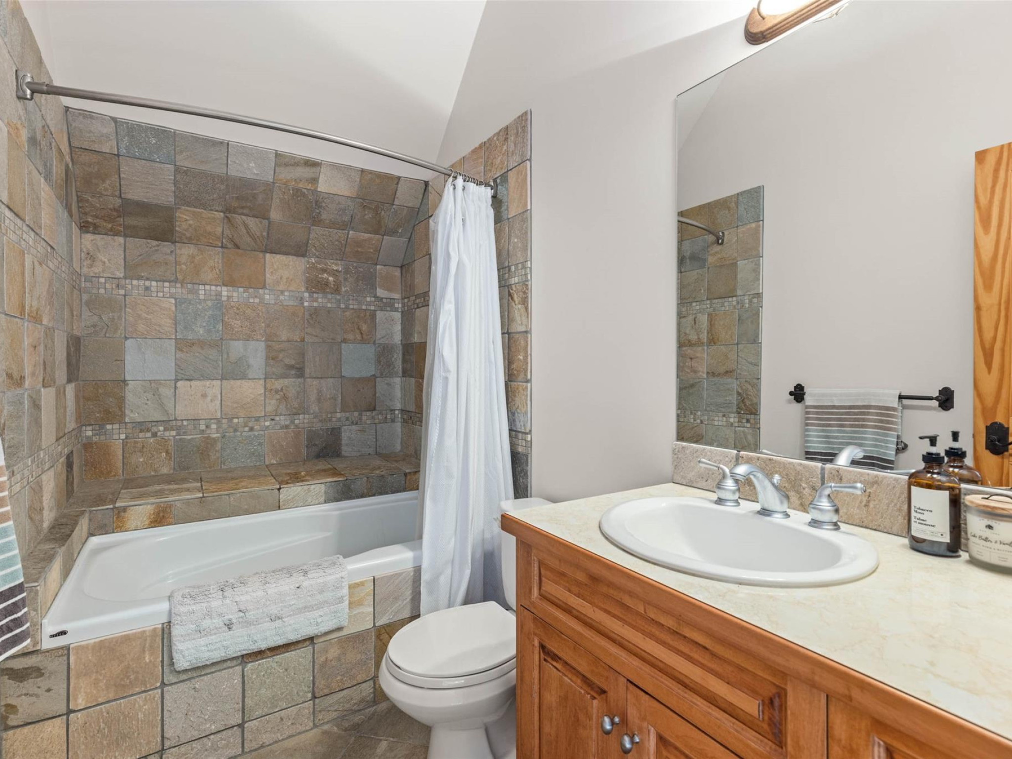 1360 Collins Road image 21