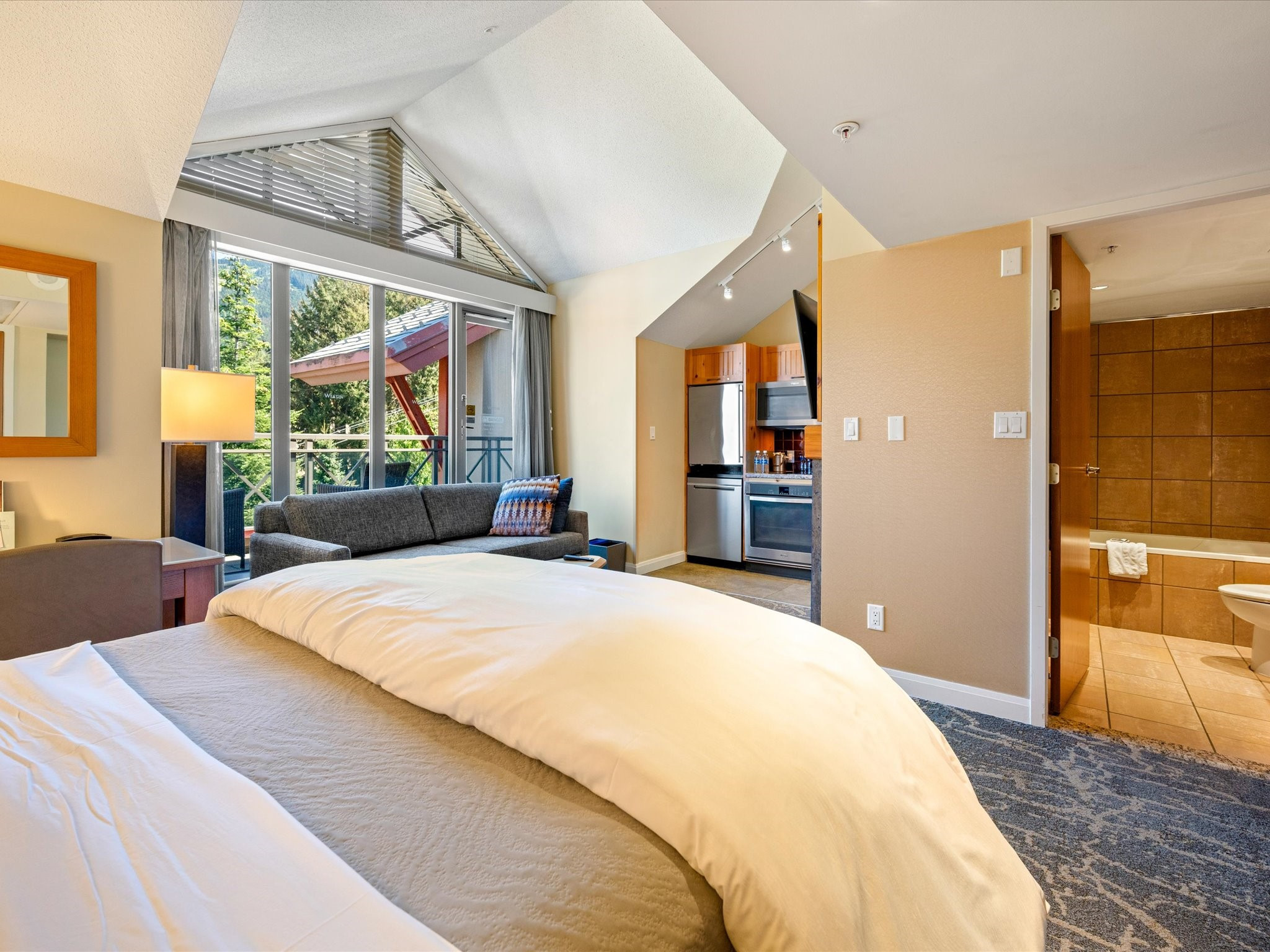 904-4090 Whistler Way image 7