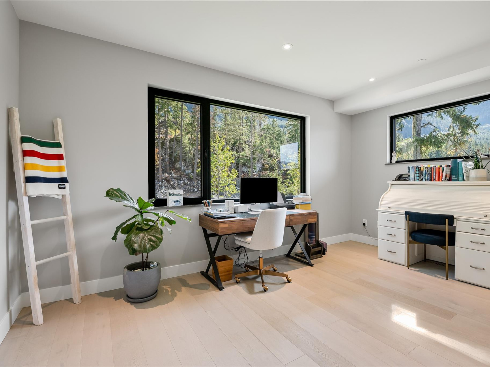 9292 Stellar's Way image 10