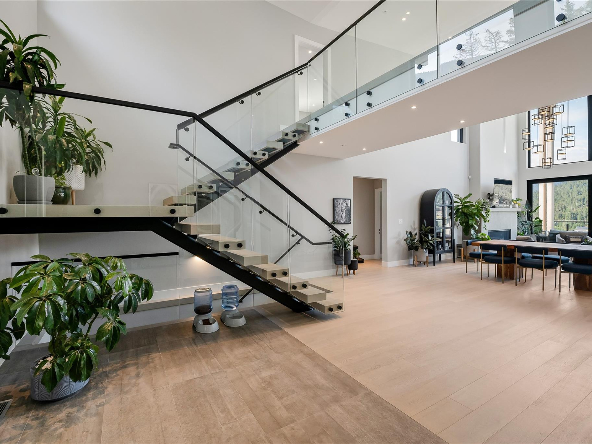 9292 Stellar's Way image 14